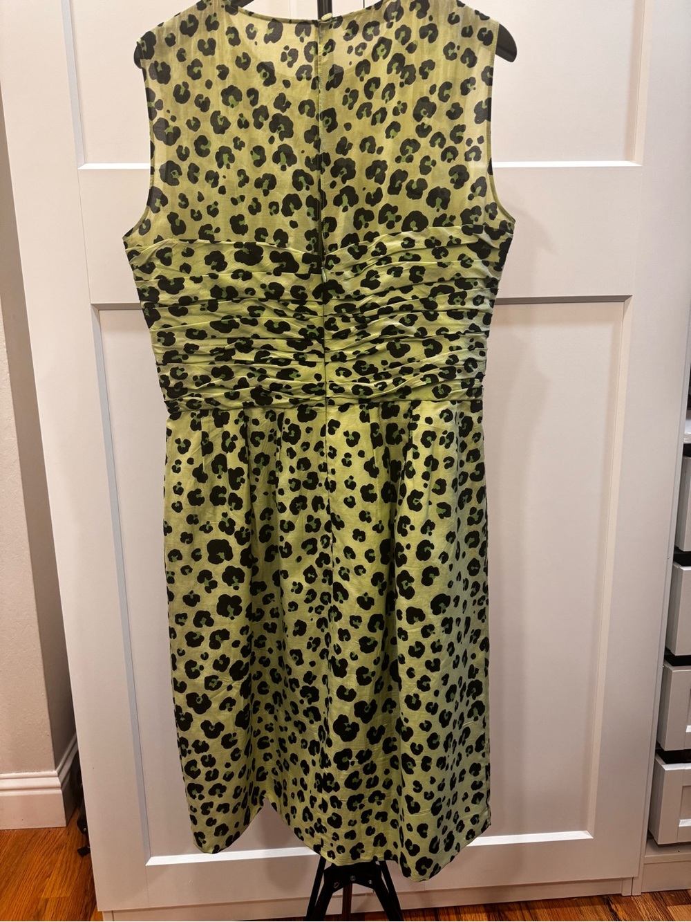 Moschino Y2K Vintage Green Sleeveless Leopard Print, Midi Dress, Silk, Ruched 10 - Picture 4 of 9